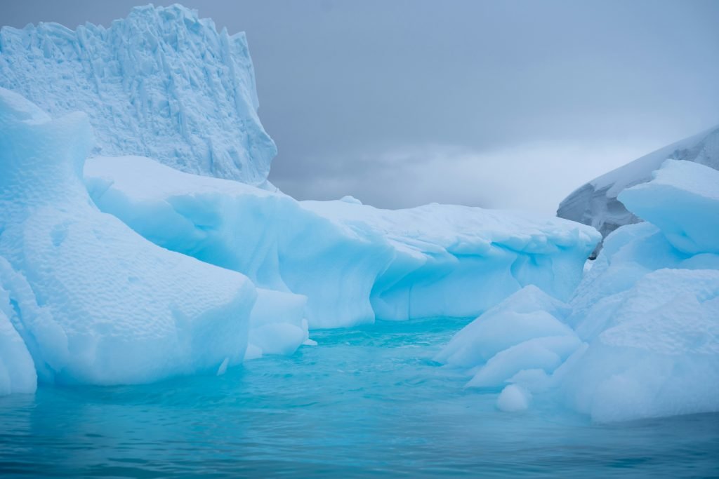 james-eades-JJ0xHzObbmg-unsplash Icebergs in Antarctica